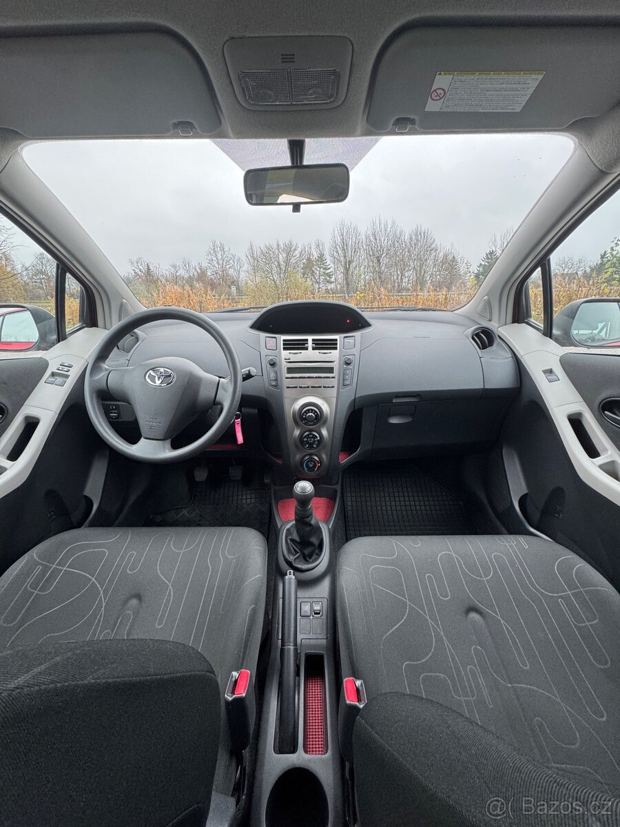 Toyota Yaris 1.0 - 6