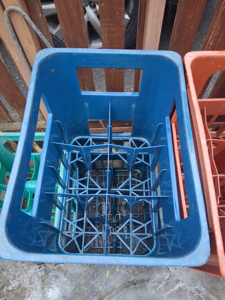 Prodám více kusů bedýnek na lahve - 6