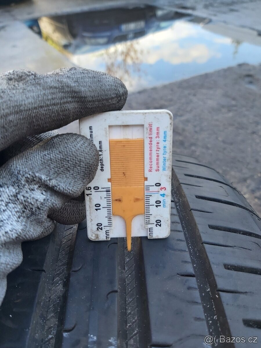 Prodám letní pneu Goodyear EfficientGrip 215/50/19 - 6
