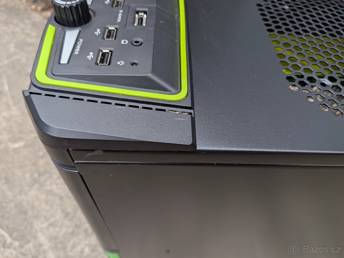Ikonická PC skříň Thermaltake Element V NVIDIA Edition - 6