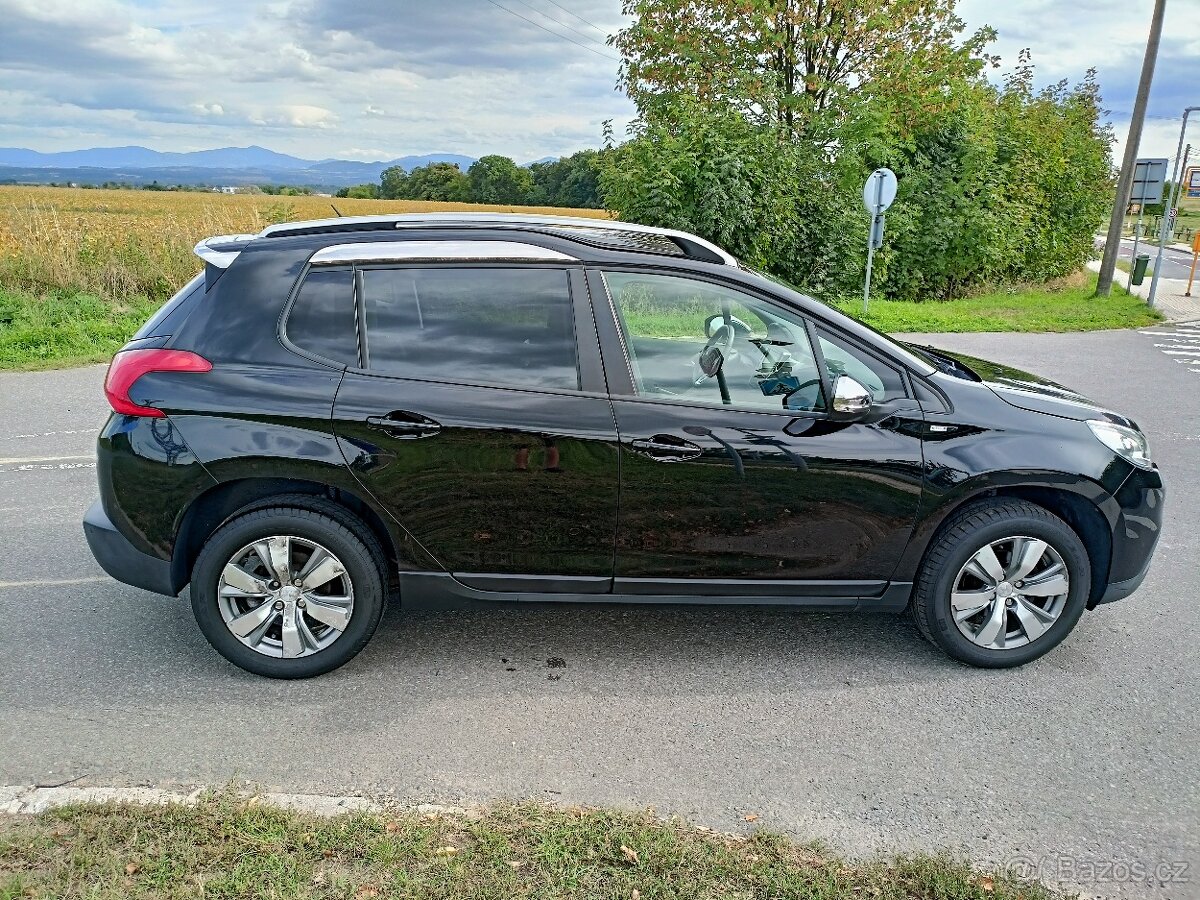 Peugeot 2008 1.2 VTi STYLE - 6