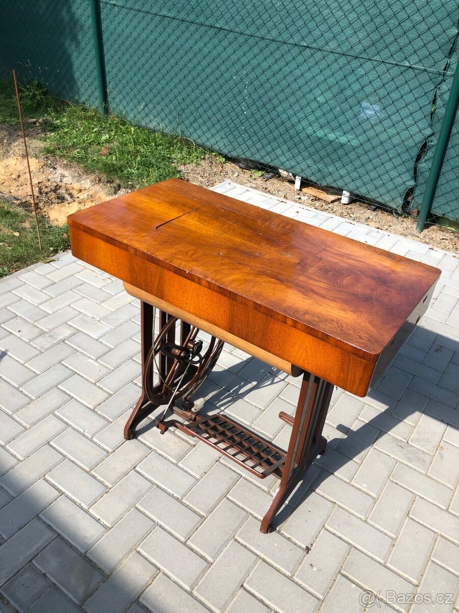 Starý šicí stroj Minerva - 6