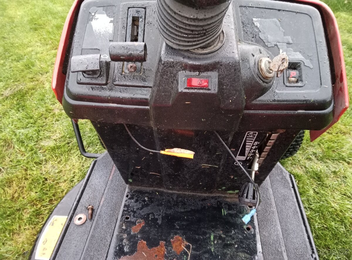 Sekací traktůrek MTD Rh 76 - 6