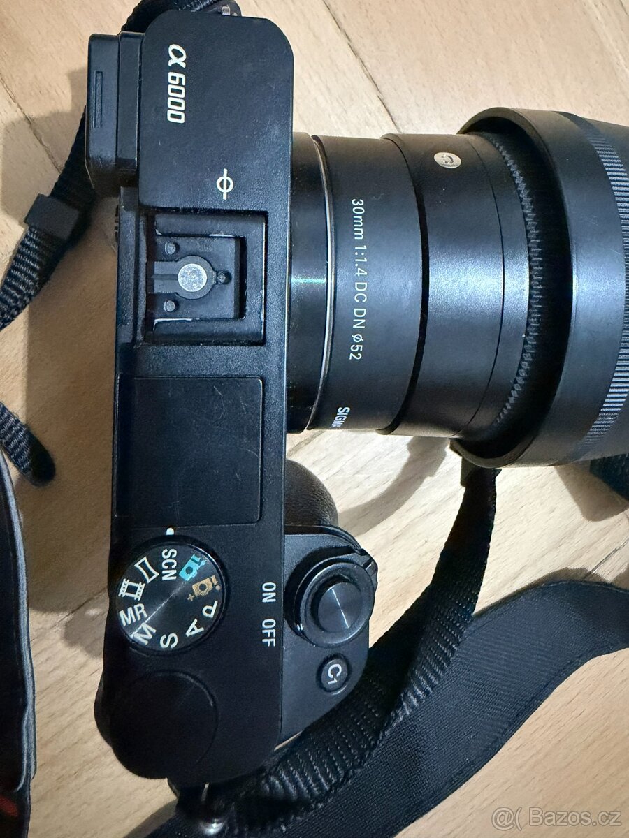 Sony A6000 + Sigma 30mm f/1.4 + SELP1650 + SEL55210 komplet - 6
