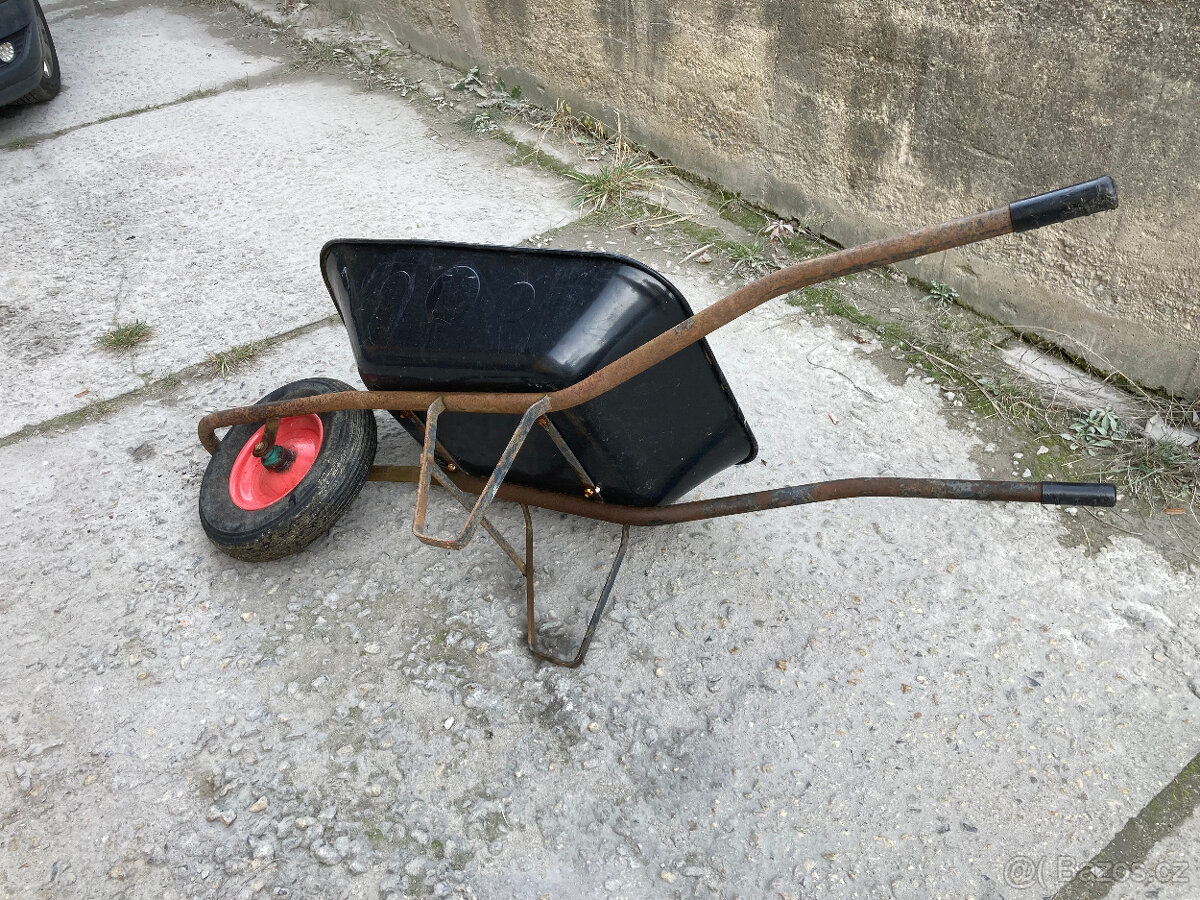 Stavební kolečko ruční starší za 600 kč - 6