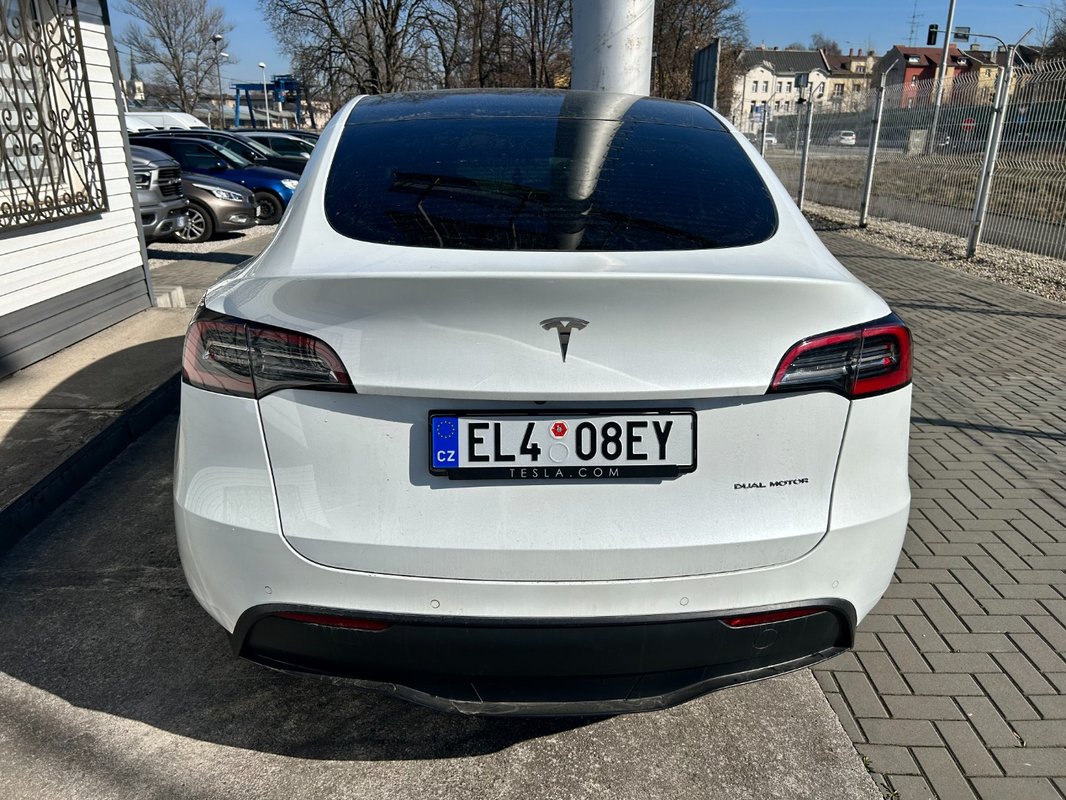 Tesla Model Y LR AWD 64 tis.km - 6