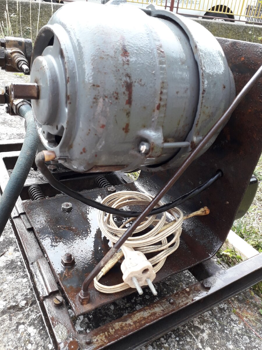 Kompresor funkcni dvouvalec pekny stav - 6