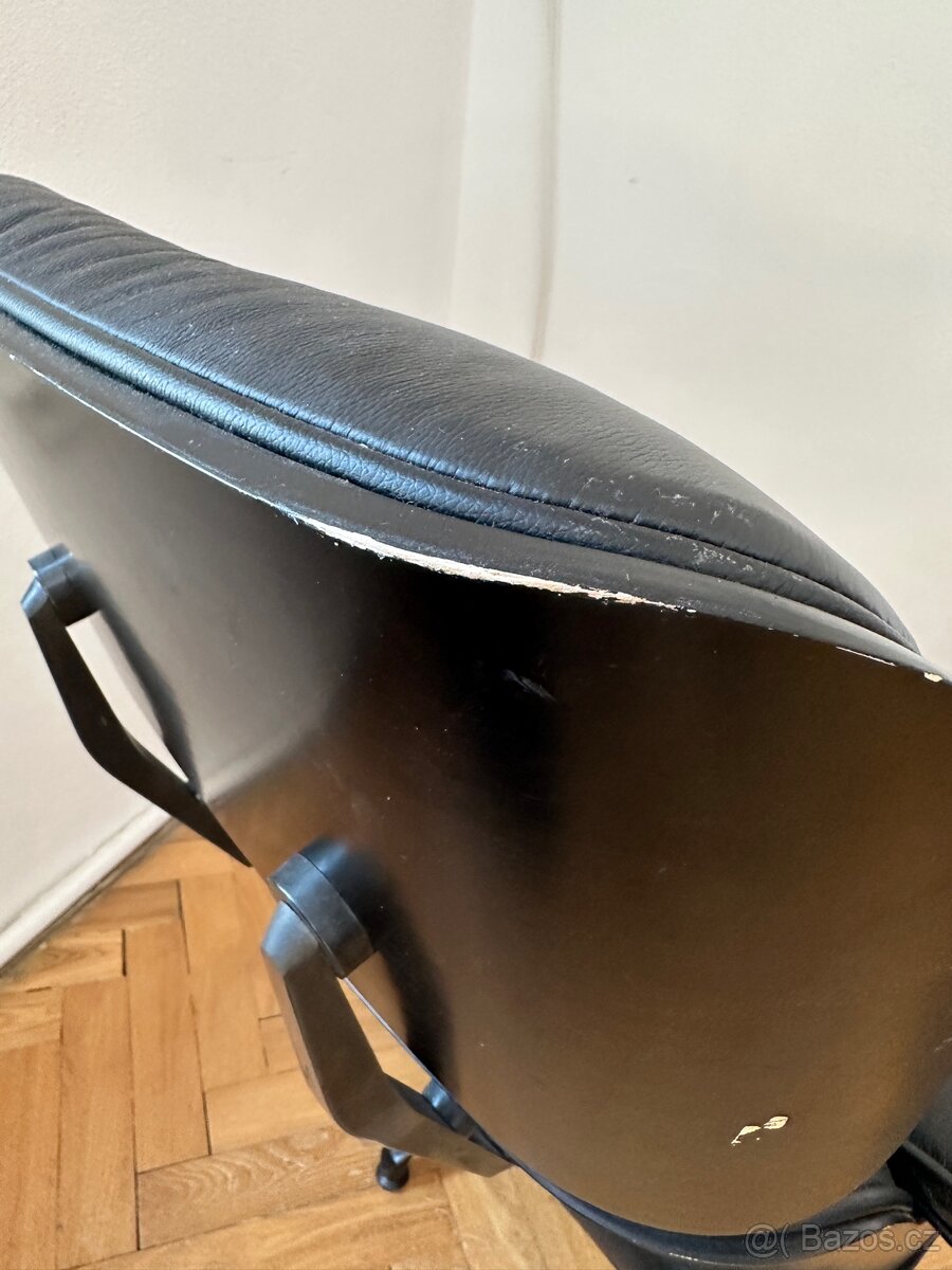 Černé křeslo - 6