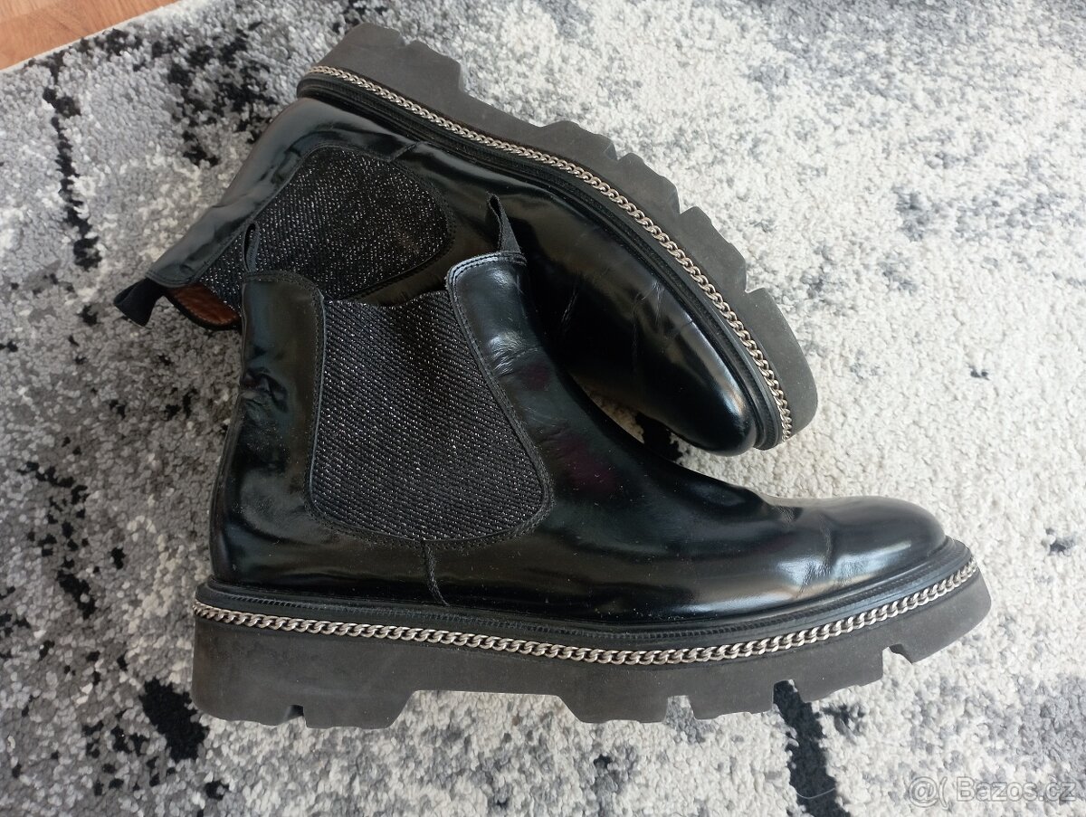 Kotníkové podzimní boty Pertini vel. 39 - 6