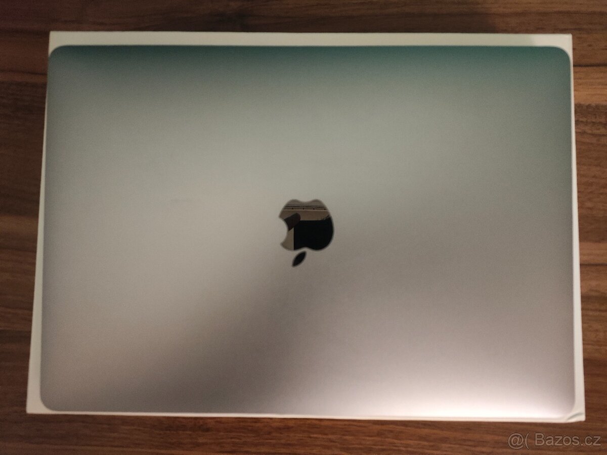 MacBook Pro 2017 | i5 • 8GB • 256GB - 6