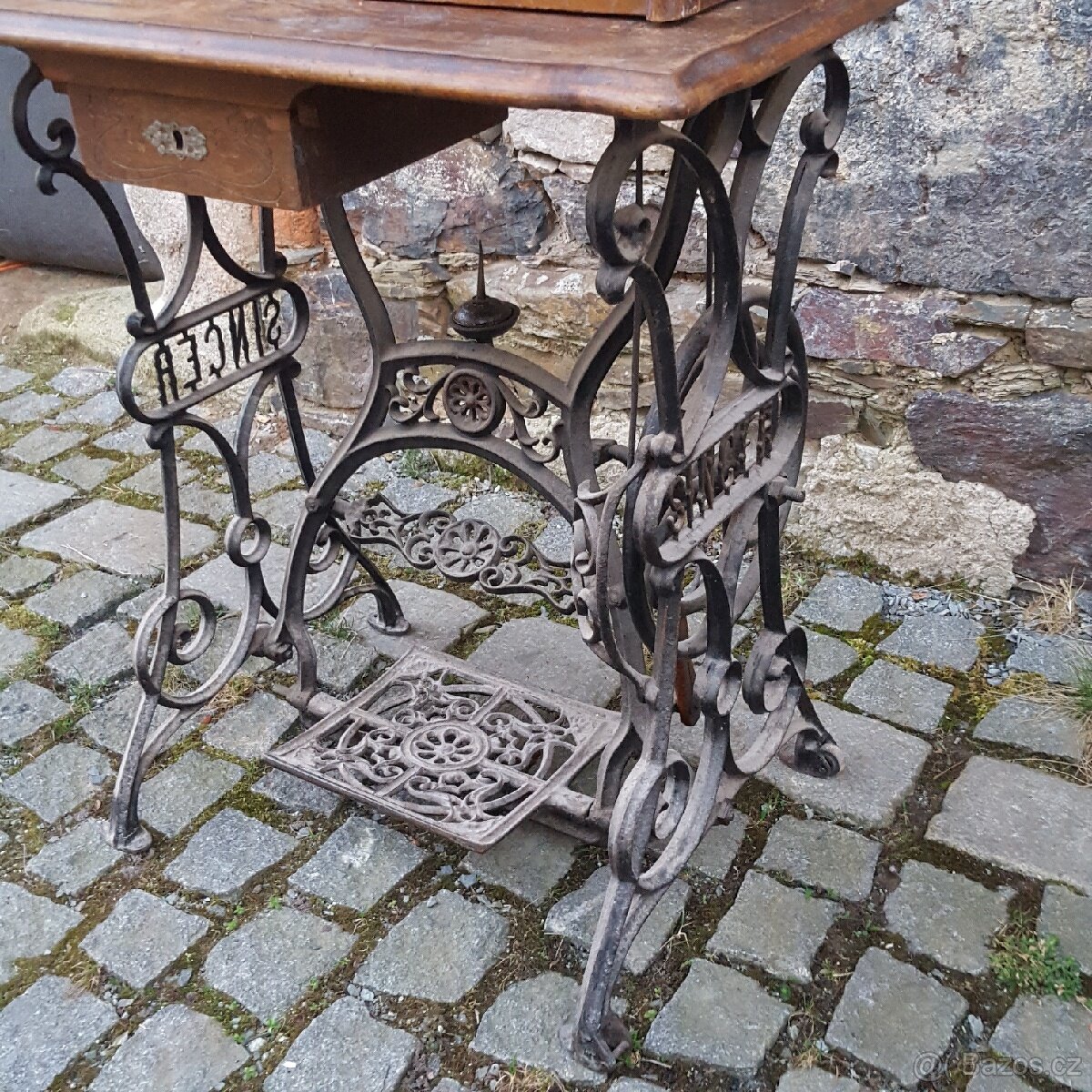 Stařičký šicí stroj Singer - investice - 6