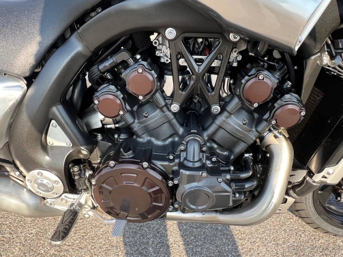 Prodám YAMAHA V MAX - 6