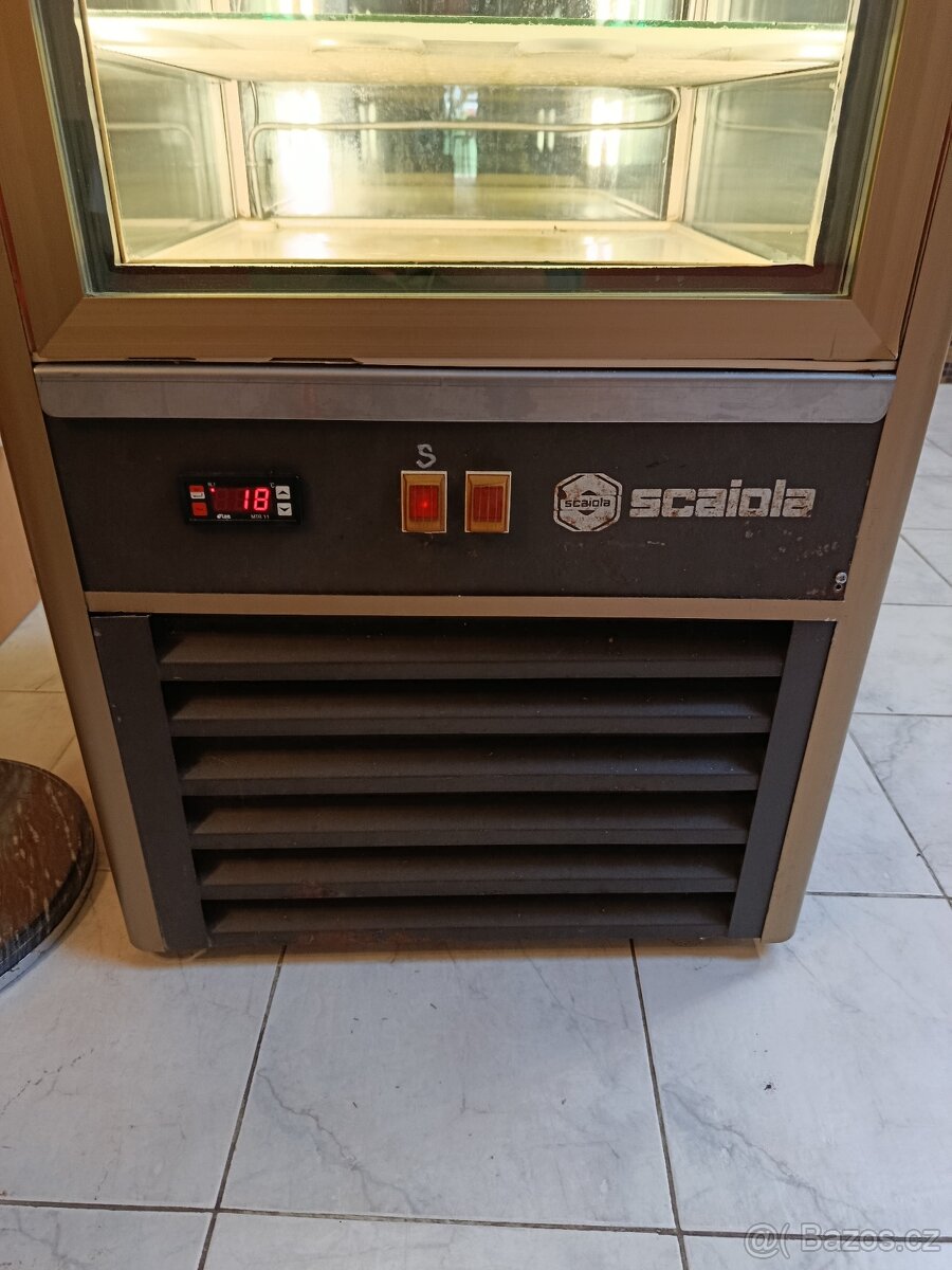 Chladící vitrína na zákusky a dorty - 6