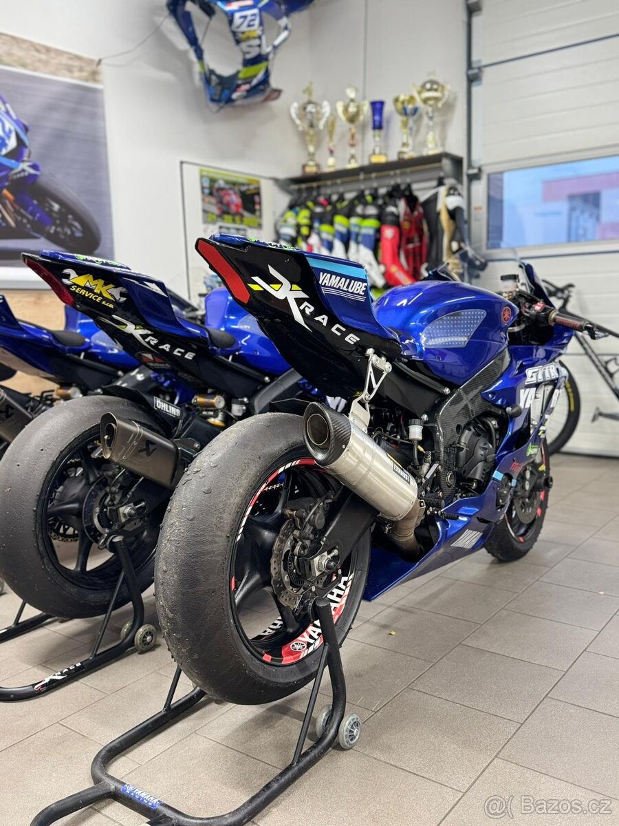 YAMAHA R6 - 6