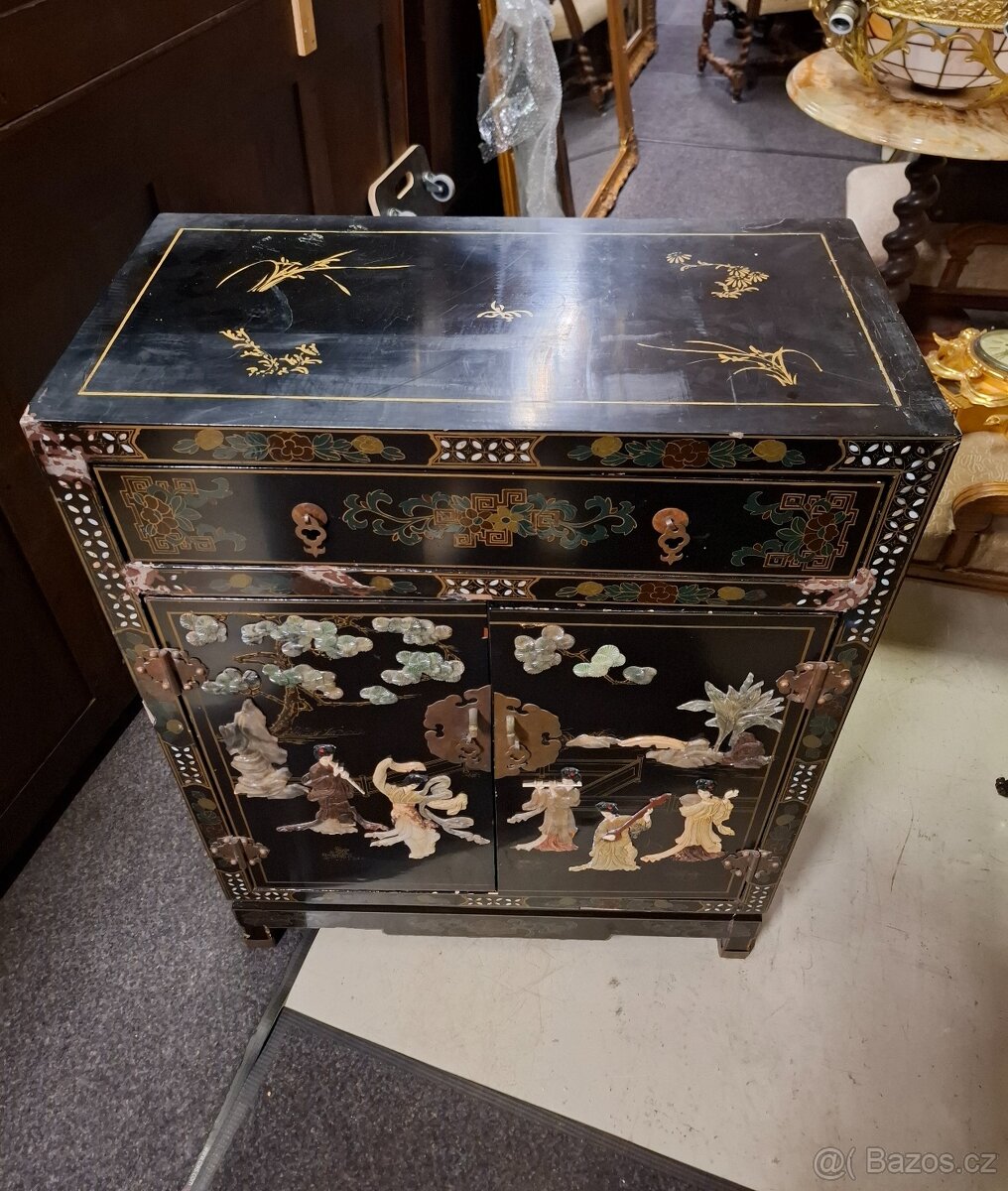 Starožitná čínská vykládaná komoda - 6