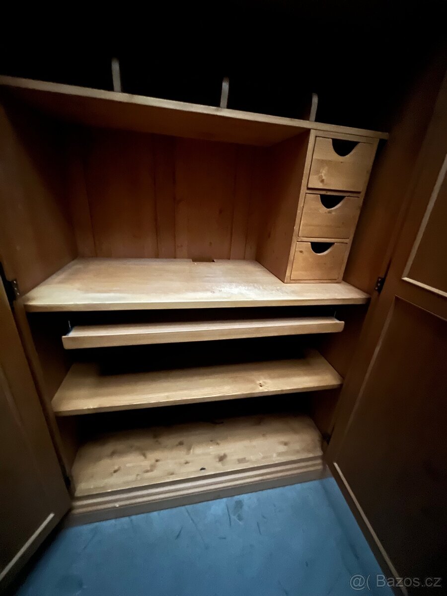 Stůl ve skříni - 6