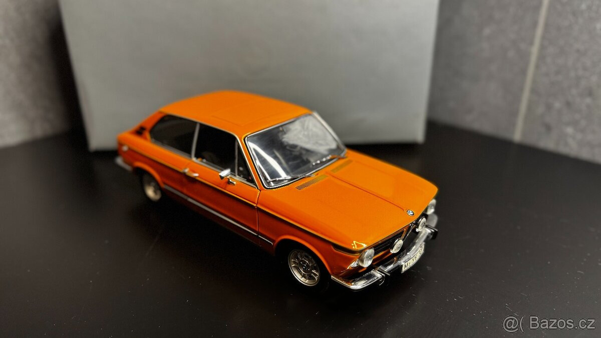 BMW 2000 Tii Touring BMW collection model 1:18 - 6