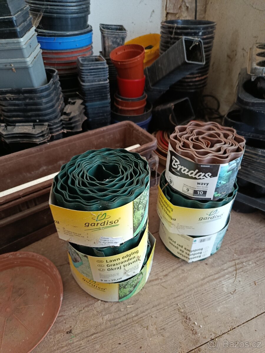 Mix květináčů, obrubníků, sadbovačů za celkem 200 Kč - 6