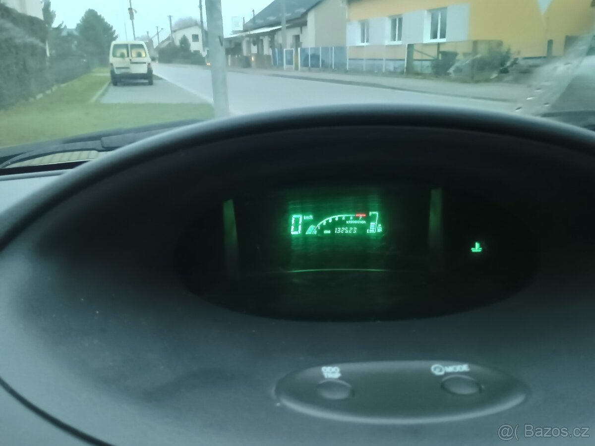 Toyota yaris 1.0 48kw - 6