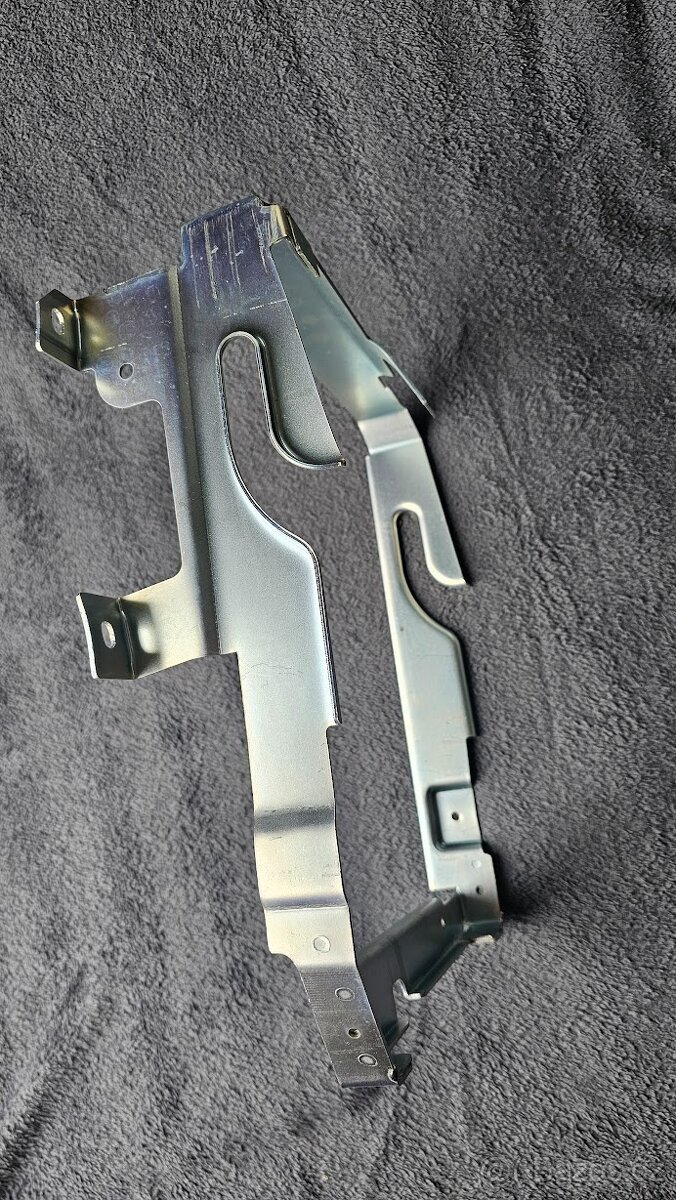 Držáky chladičů Mercedes/ Mercedes cooler bracket - 6