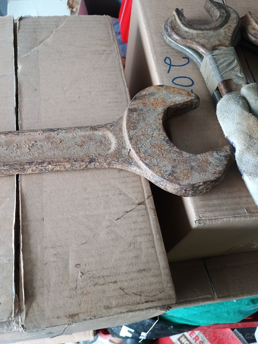 Stranový klíč Tona 70/65 plochá hlava
- 6