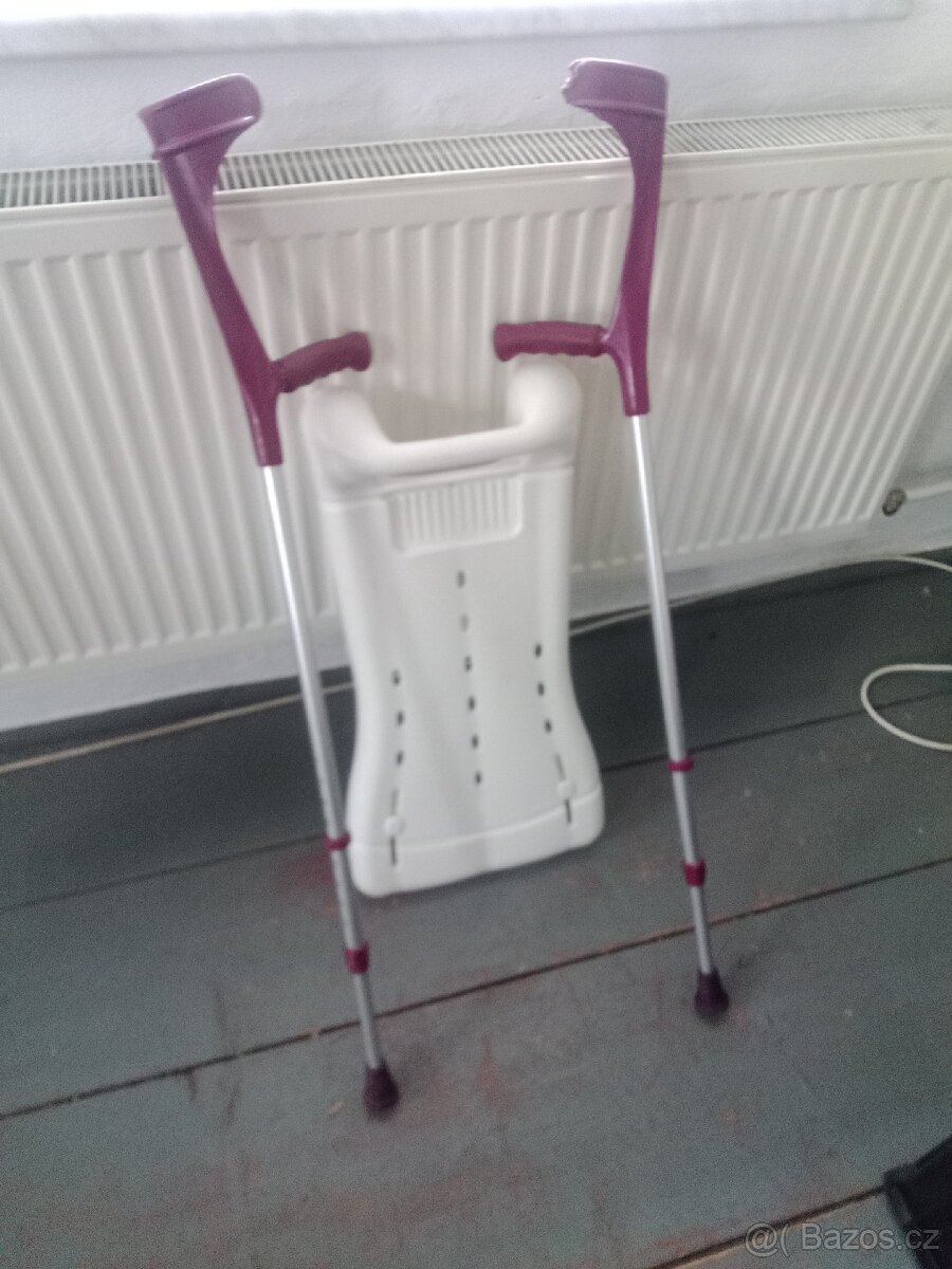 Chodítko na kolečkách, židle WC, sedák na vanu - 6