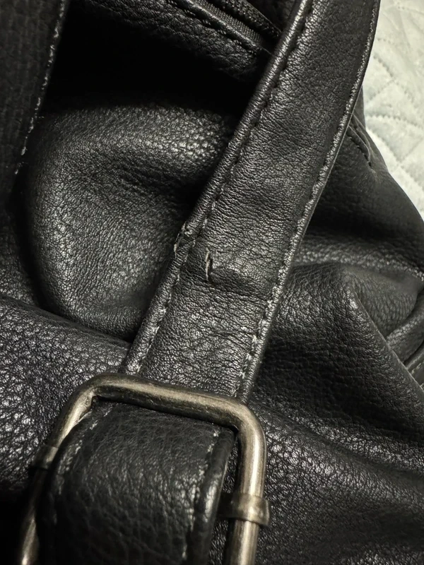 Černý dámský koženkový batoh - 6