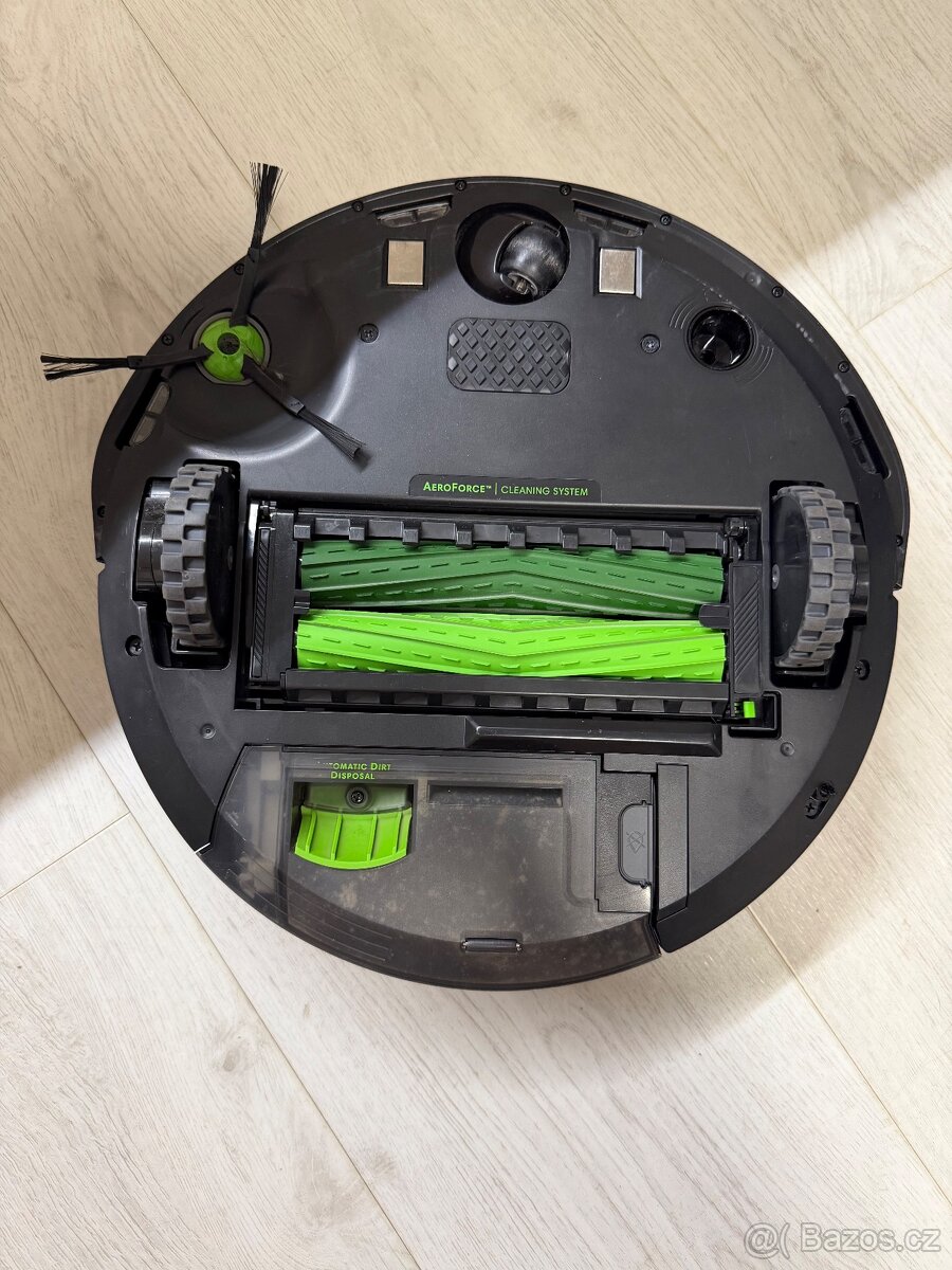 Robotický vysavač iRobot Roomba i5 - 6