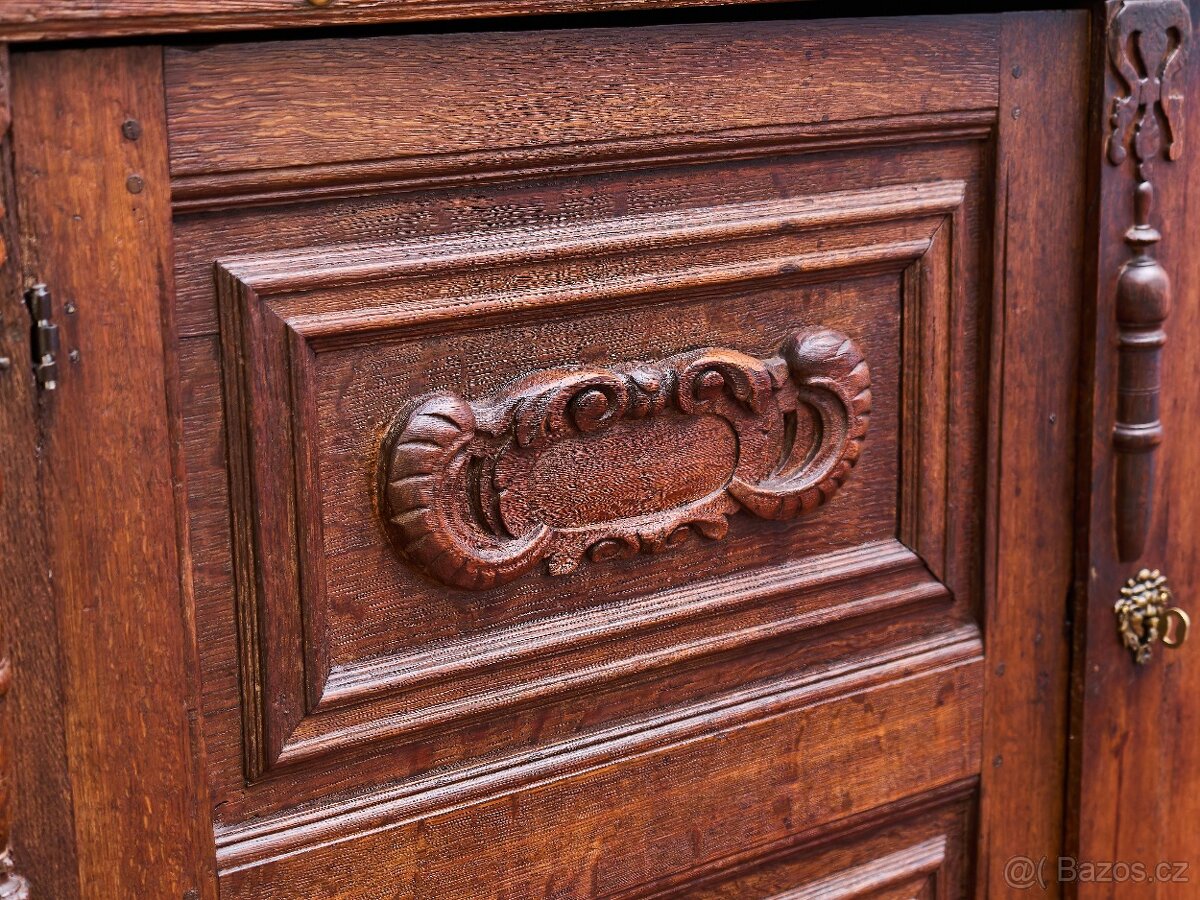 Neorenesanční komoda z masivního dubu cca 1800 - 6
