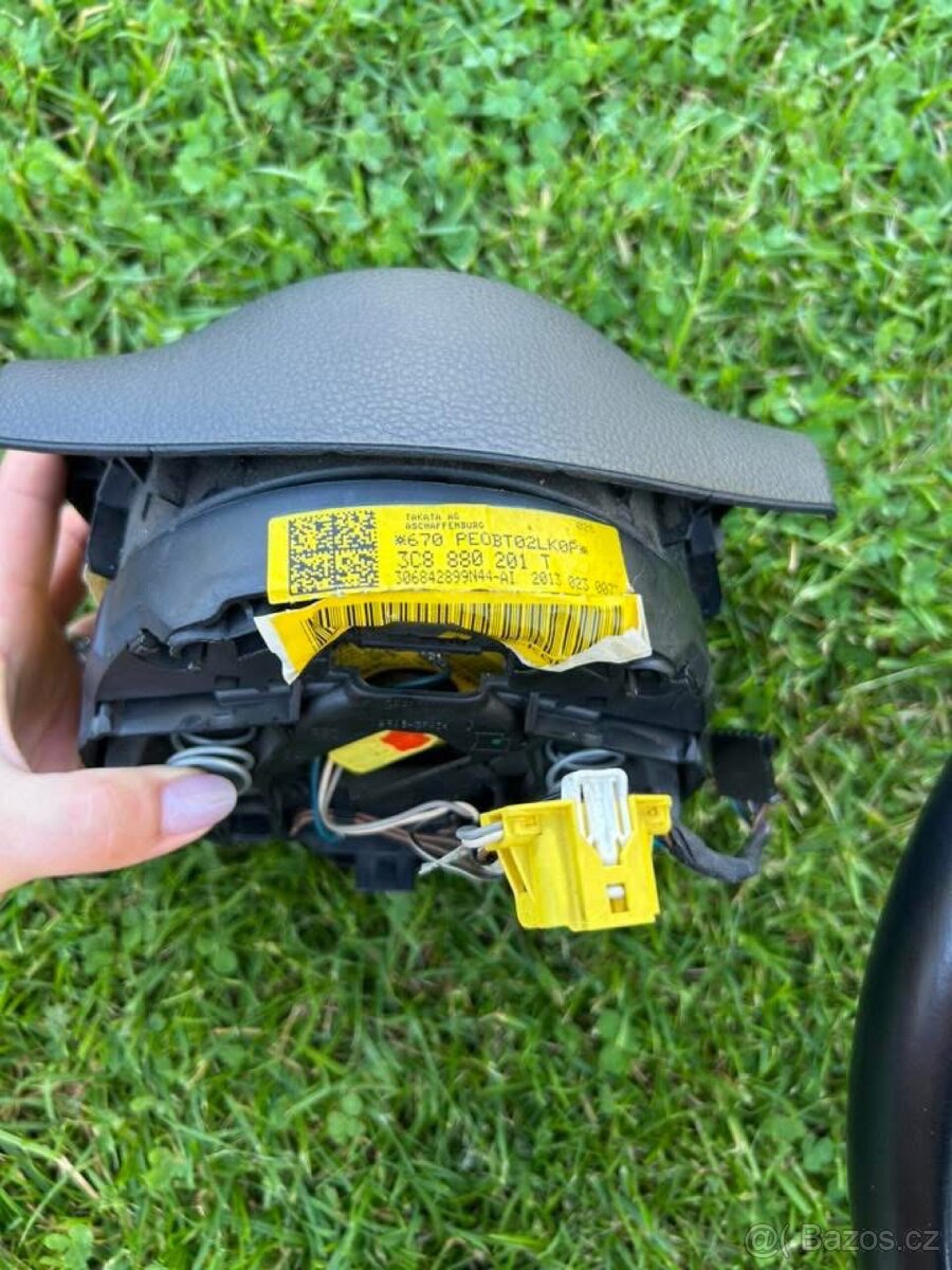 Multifunkční tříramenný volant VW - 6