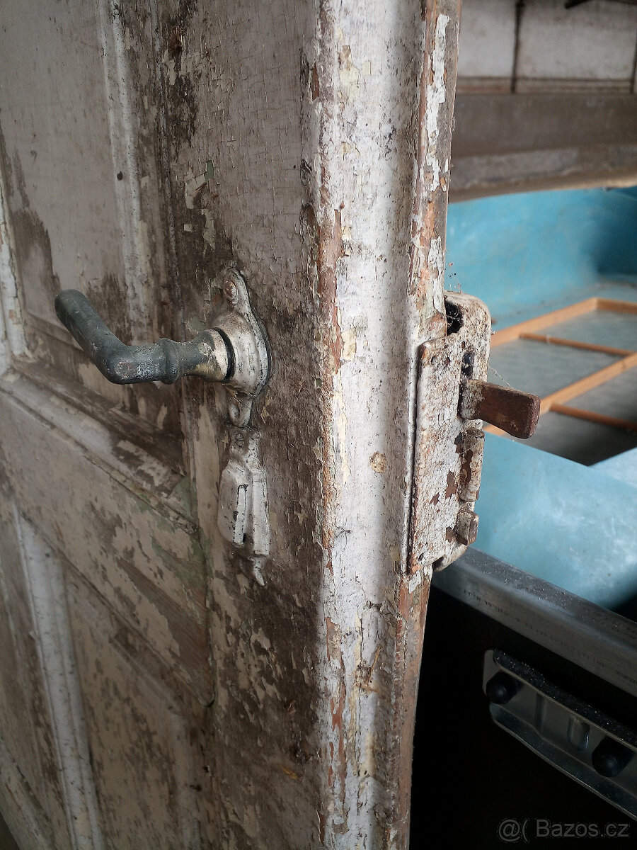 STARÉ MASIVNÍ DVEŘE - 6
