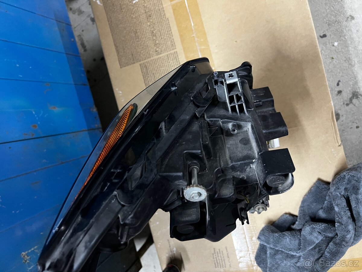 Pravý přední světlo Lexus NX - 6