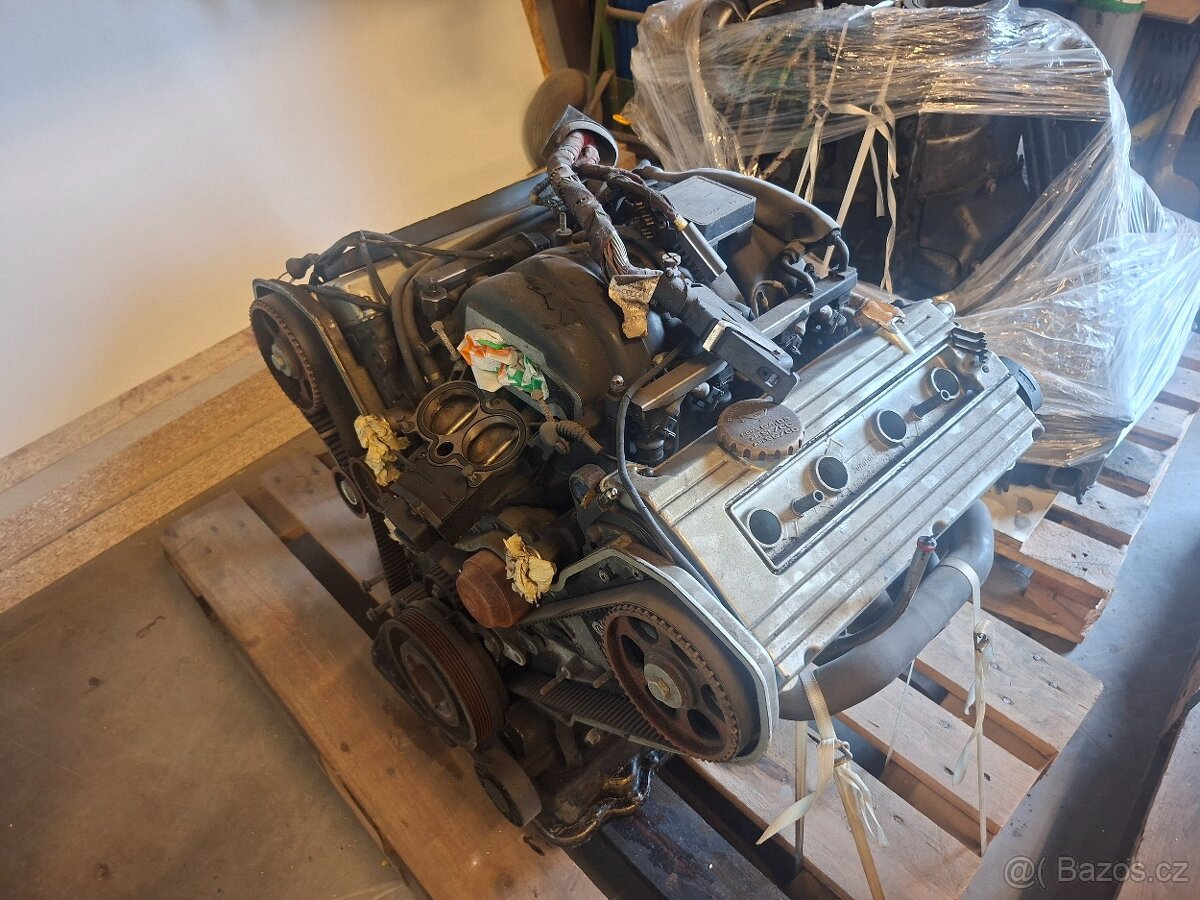 P: Motor audi 3,6l V8 - 6