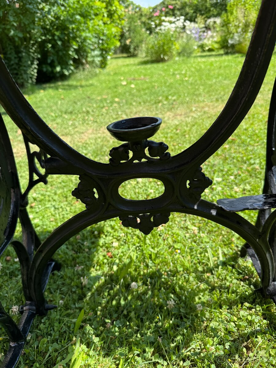 Obdélníkový stůl ze šicího stroje SINGER - 6