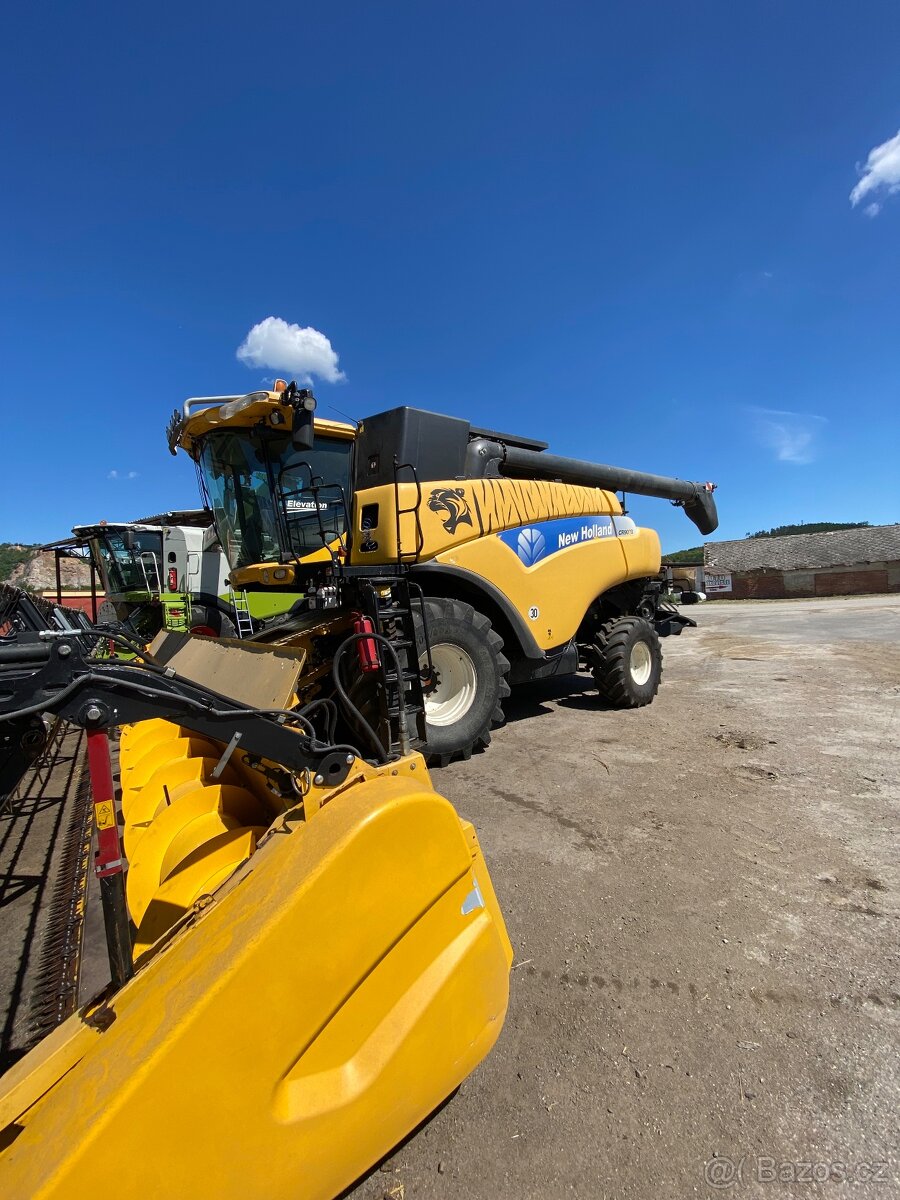 Kombajn New Holland CR 9080 - 6