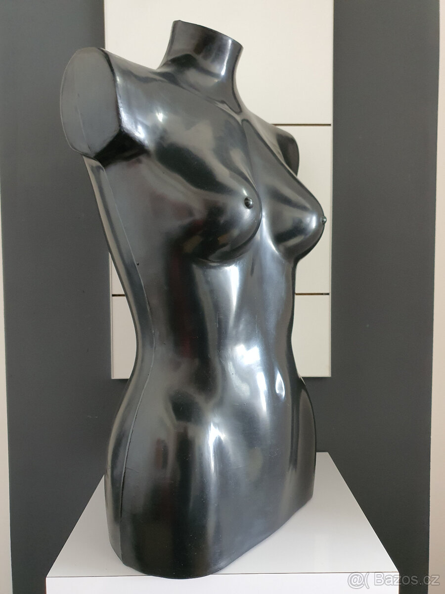 Bysta černá dámská - plastové torzo - 6