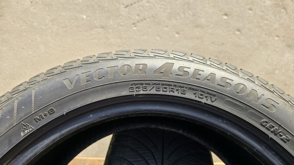 Celoroční pneu 235/50/18 Goodyear - 6
