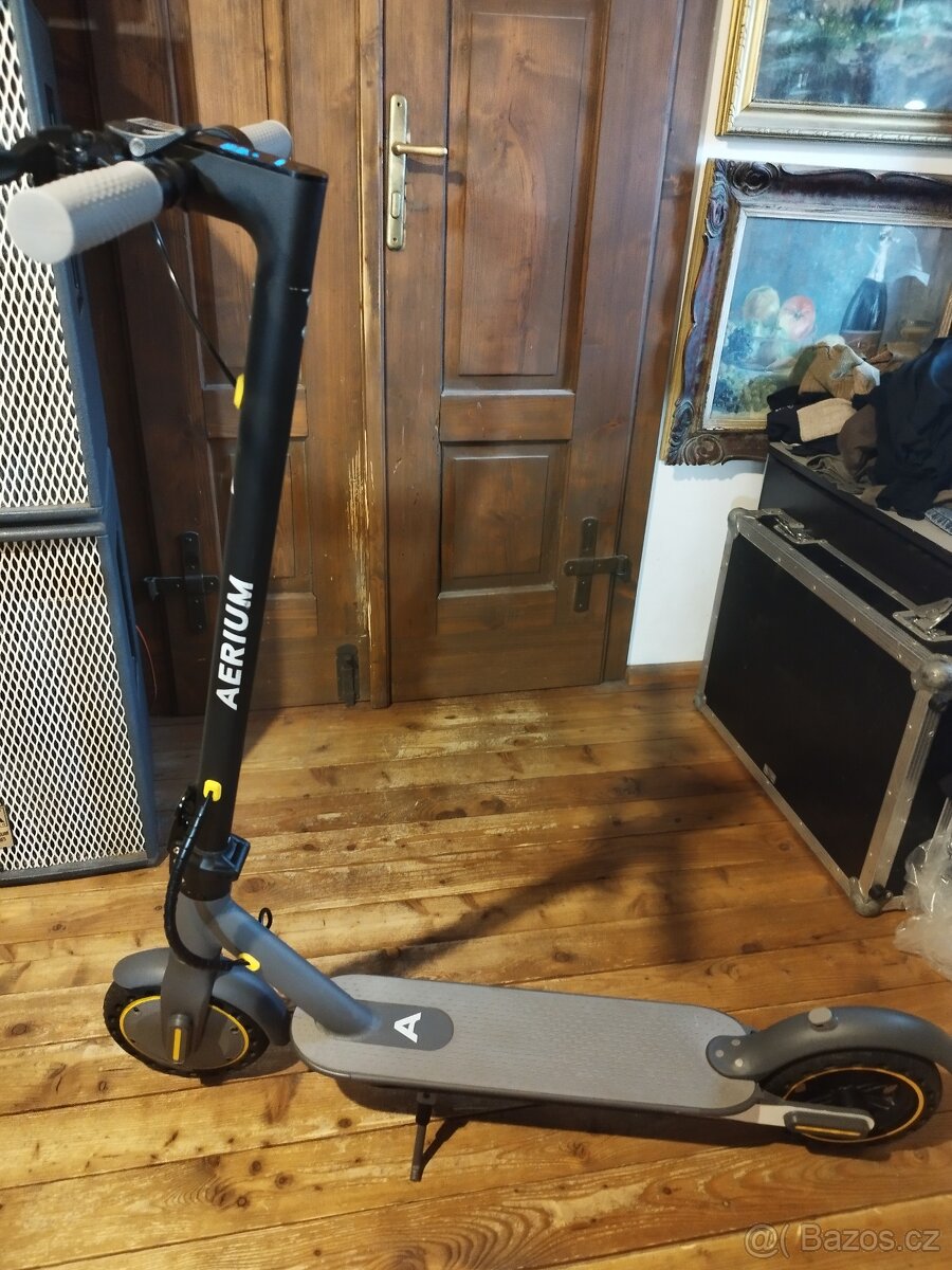 Elektrická koloběžka Aerium T350 Pro černá - 6