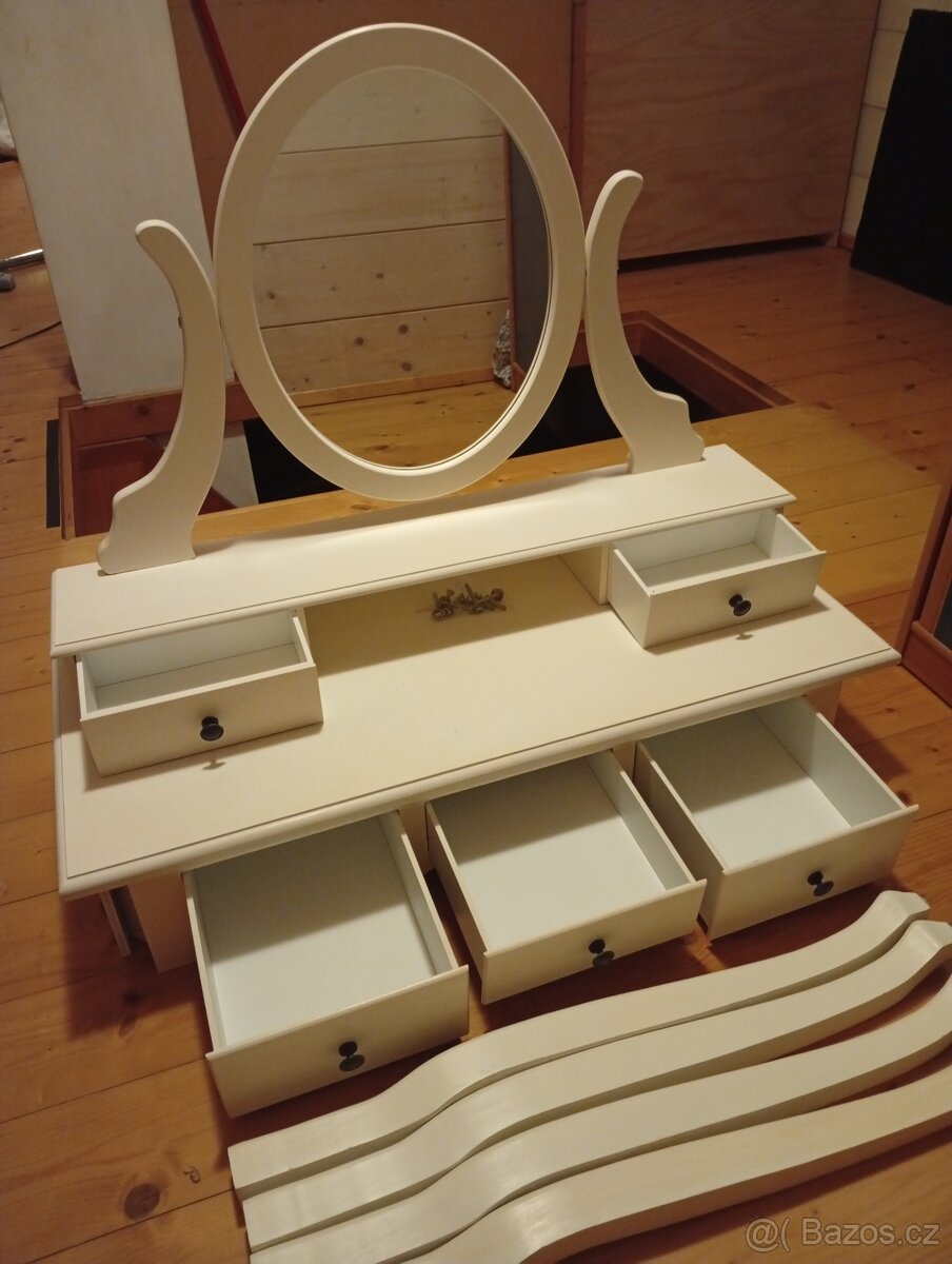 Kosmetický stolek - 6