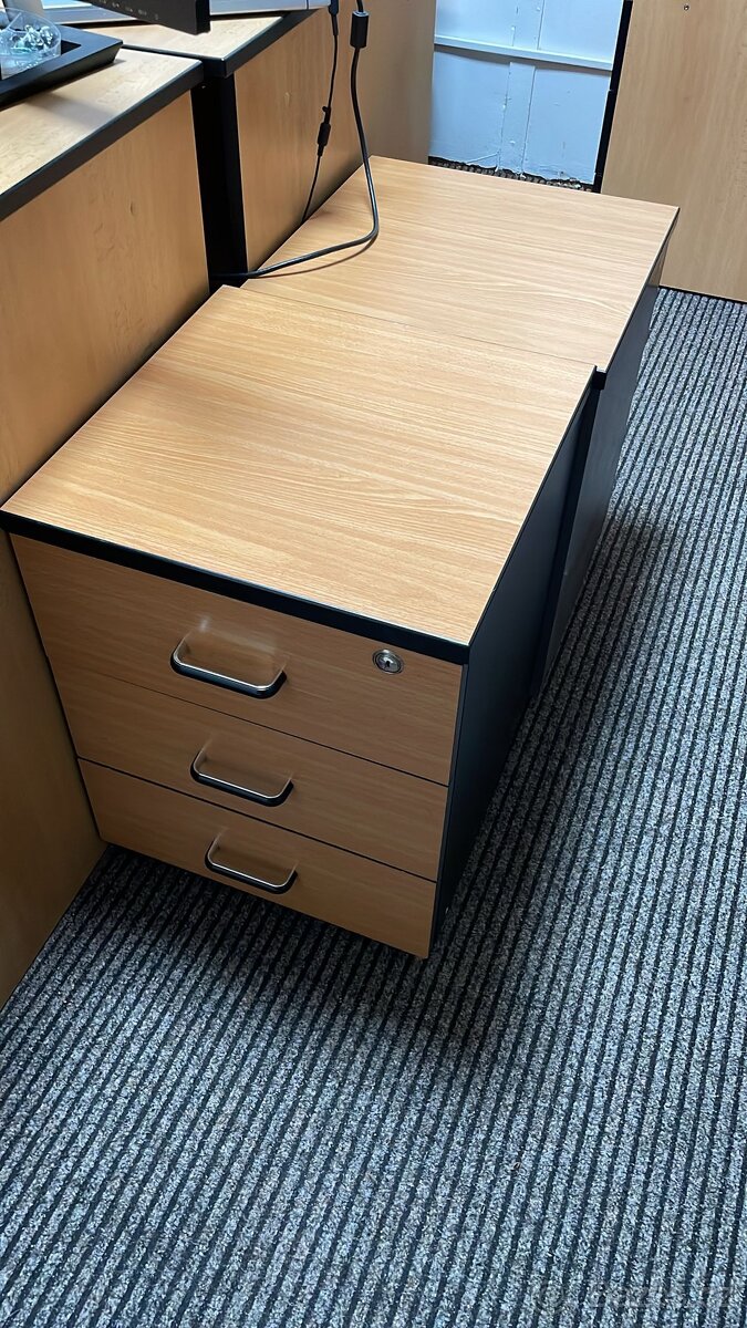 Kancelářský nábytek - 6