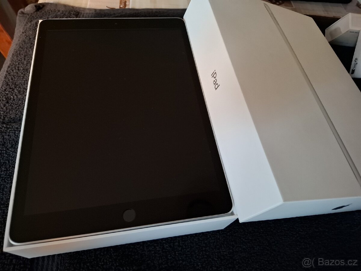 Stříbrný iPad 10.2 64GB WiFi 2021 - 6