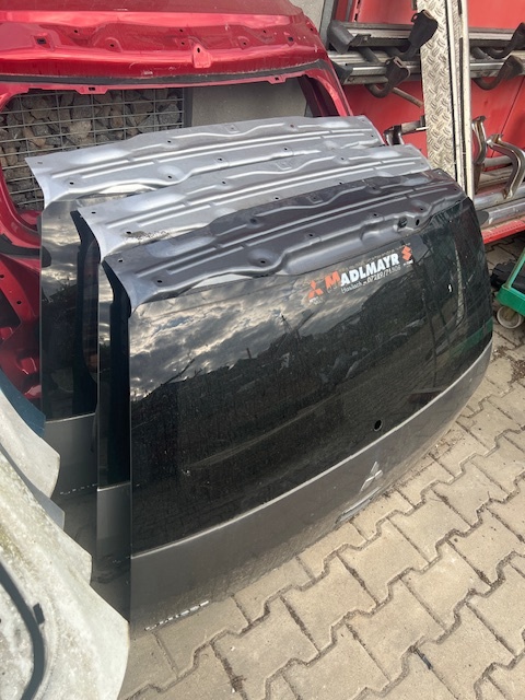 MITSUBISHI - ZADNÍ DVEŘE - 6