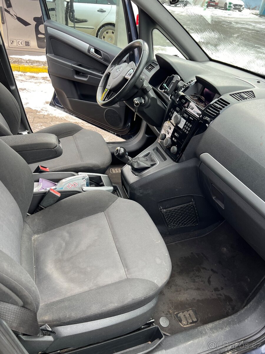 Opel Zafira 1.7 CDTI, 7 míst, manuál, 2010 - 6