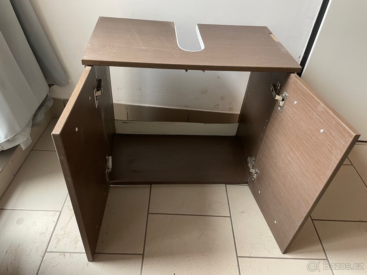 Koupelnové skříňky – pod umyvadlo + 2 závěsné - 6