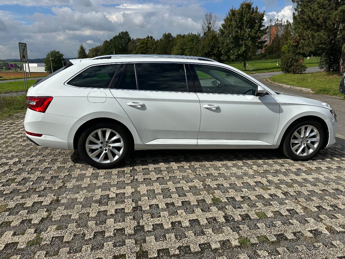 Škoda Superb 2.0Tdi 110kw style Dsg 1 majitel 2021 - 6