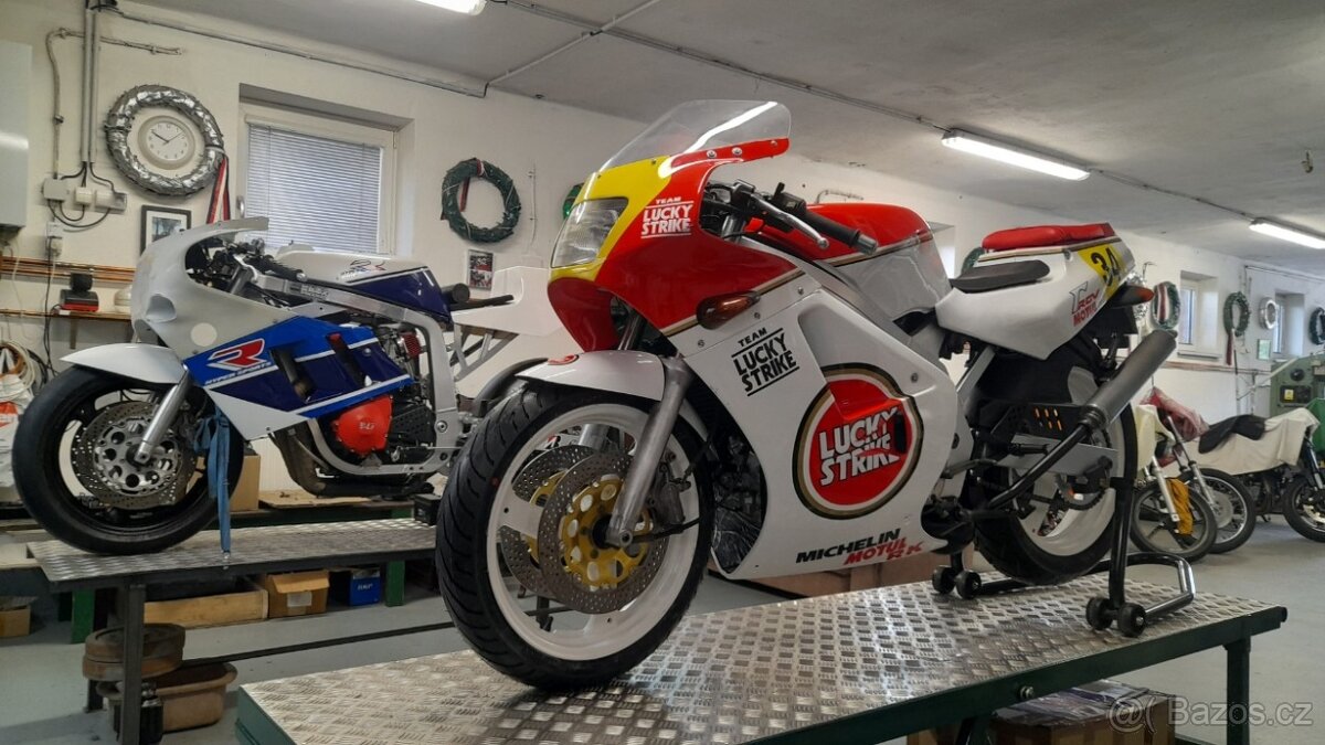 Suzuki RGV 250-3sbirkove kusy - 6