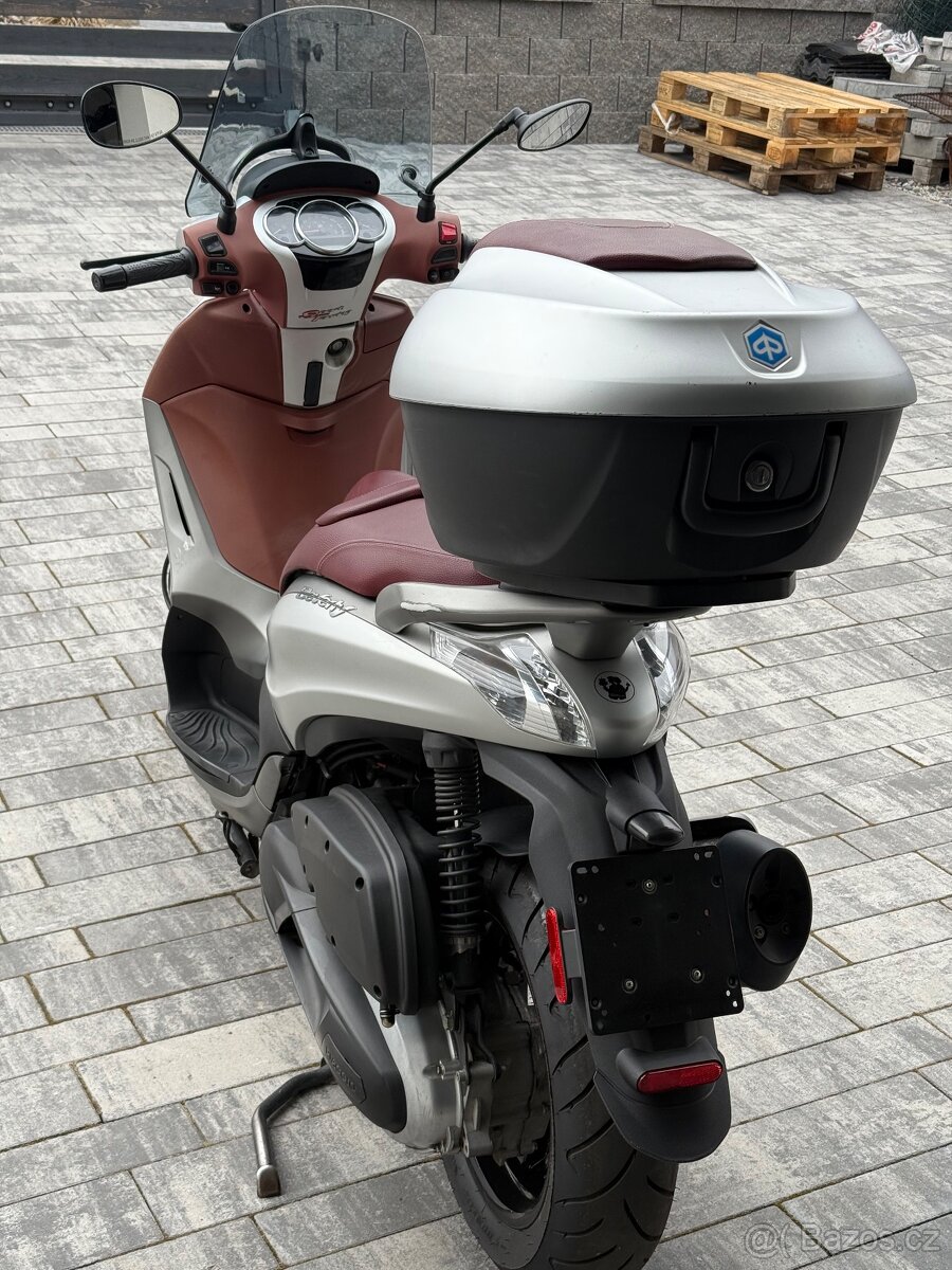 Piaggio beverly 350 Sport touring - 6
