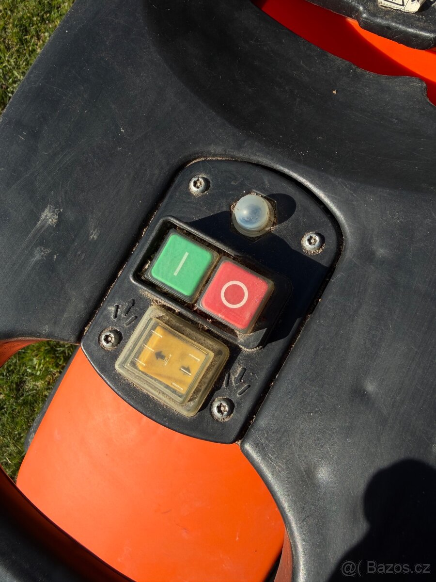 Štěpkovač větví - 6