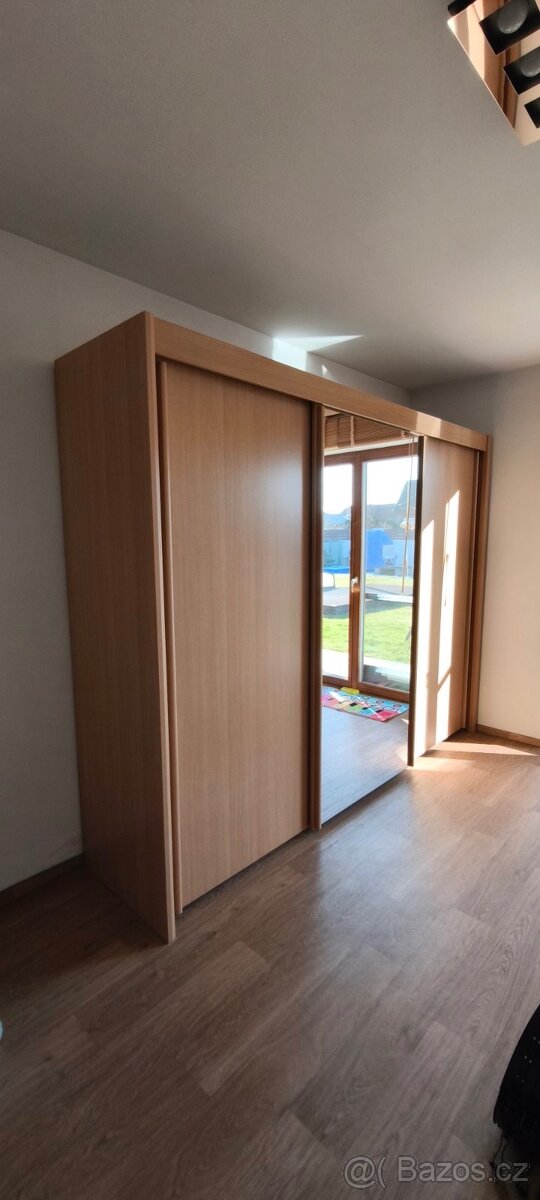 šatní skříň - 6