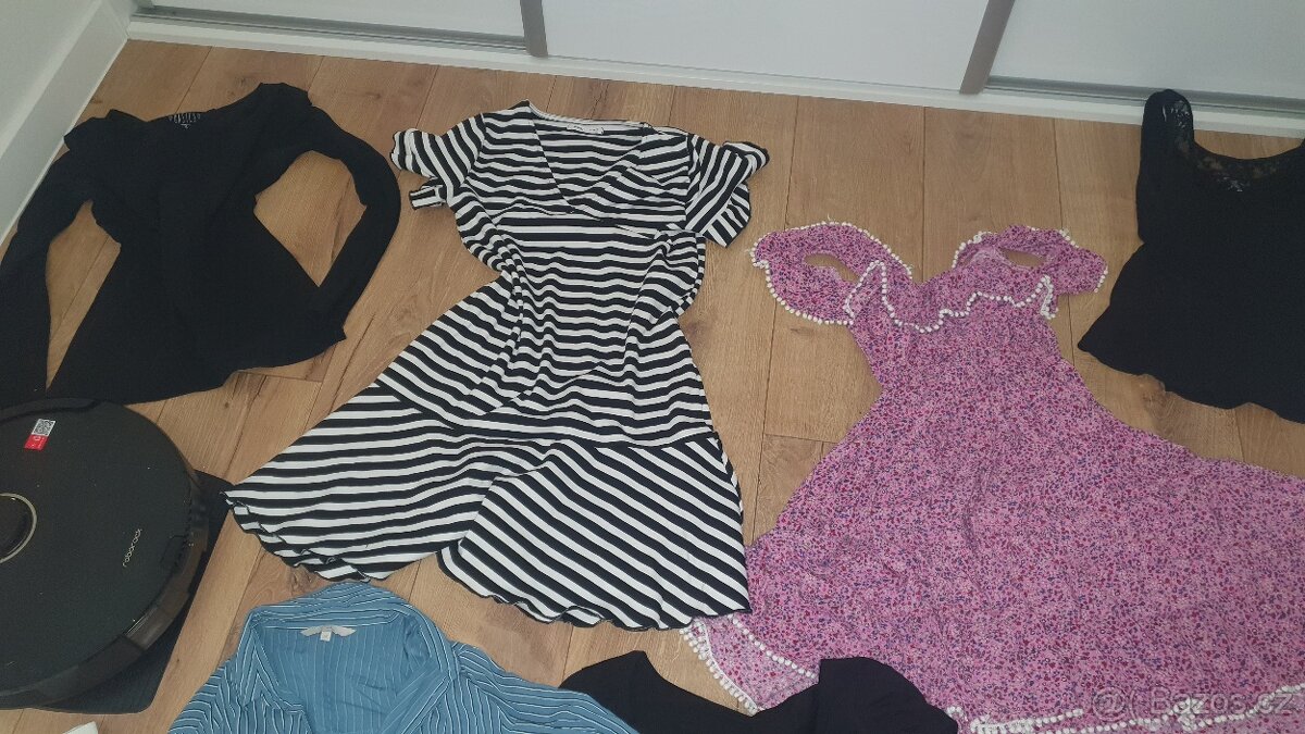 Velký balík dámské oblečení značkové velikost S - 6